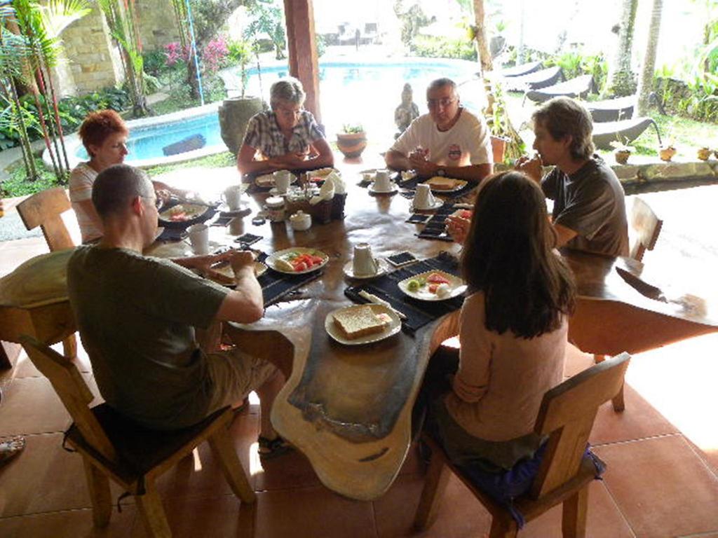 Saudara Home Ubud ภายนอก รูปภาพ